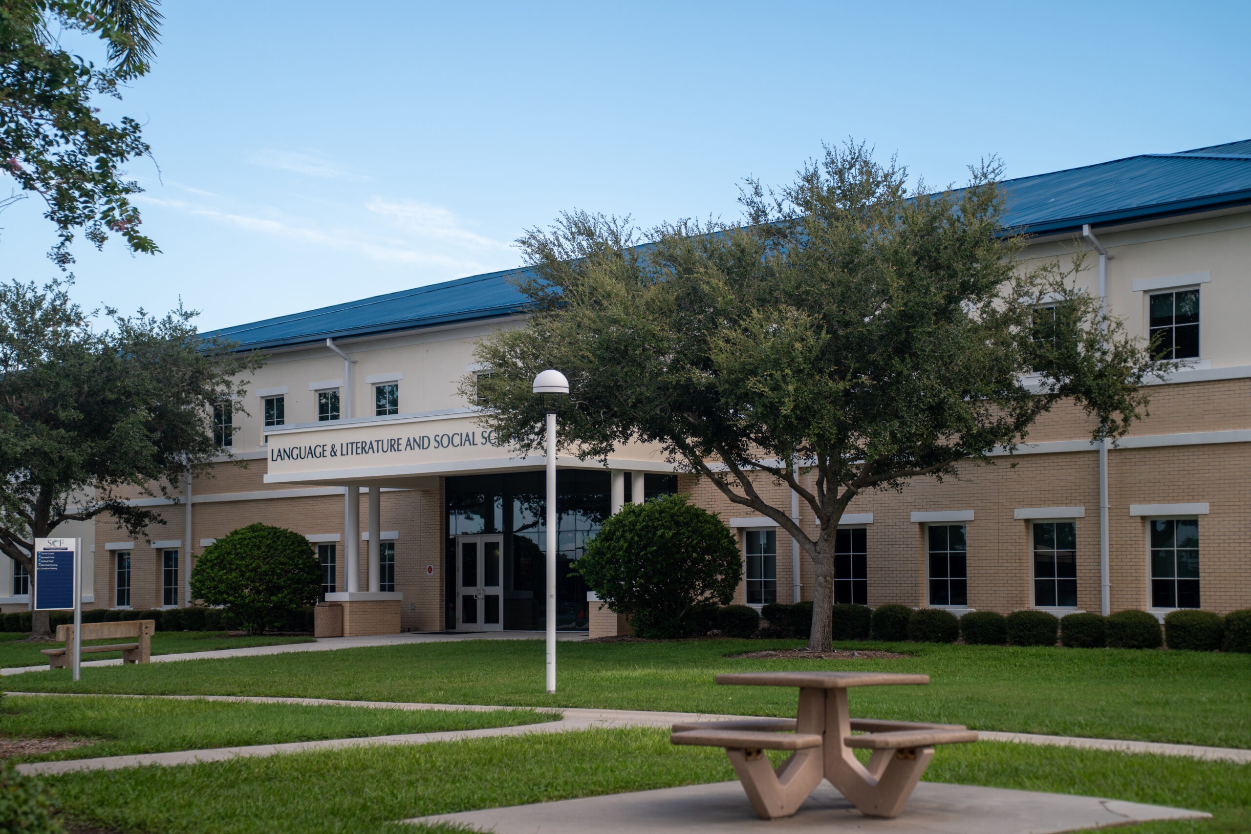 Bldg. 9 – Classroom Building at SCF Bradenton Social and Behavioral Sciences offices, Language and Literature offices, general classrooms and a digital cinema/photography suite.